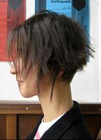 asymetryczne fryzury krótkie - uczesanie damskie zdjęcie numer 112B